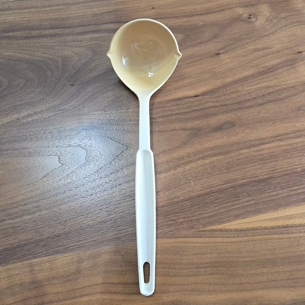 Ekco Vintage Nylon Gravy Ladle USA Cream Almond Retro Kitchen Utensil Dual Spout